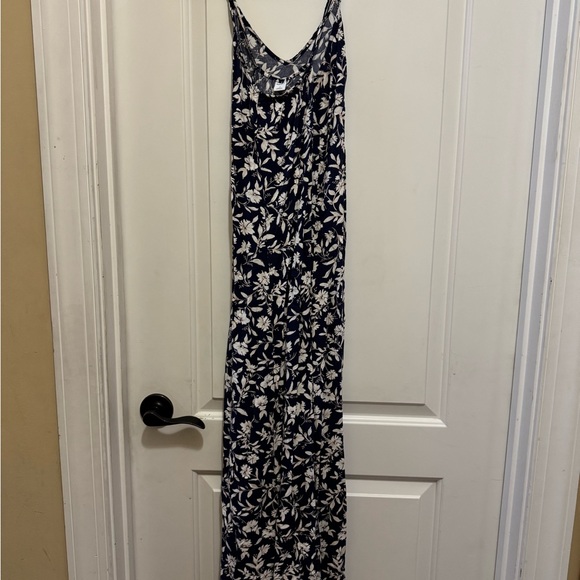 Old Navy Dresses & Skirts - Old Navy Black and White Sleeveless Maxi Dress